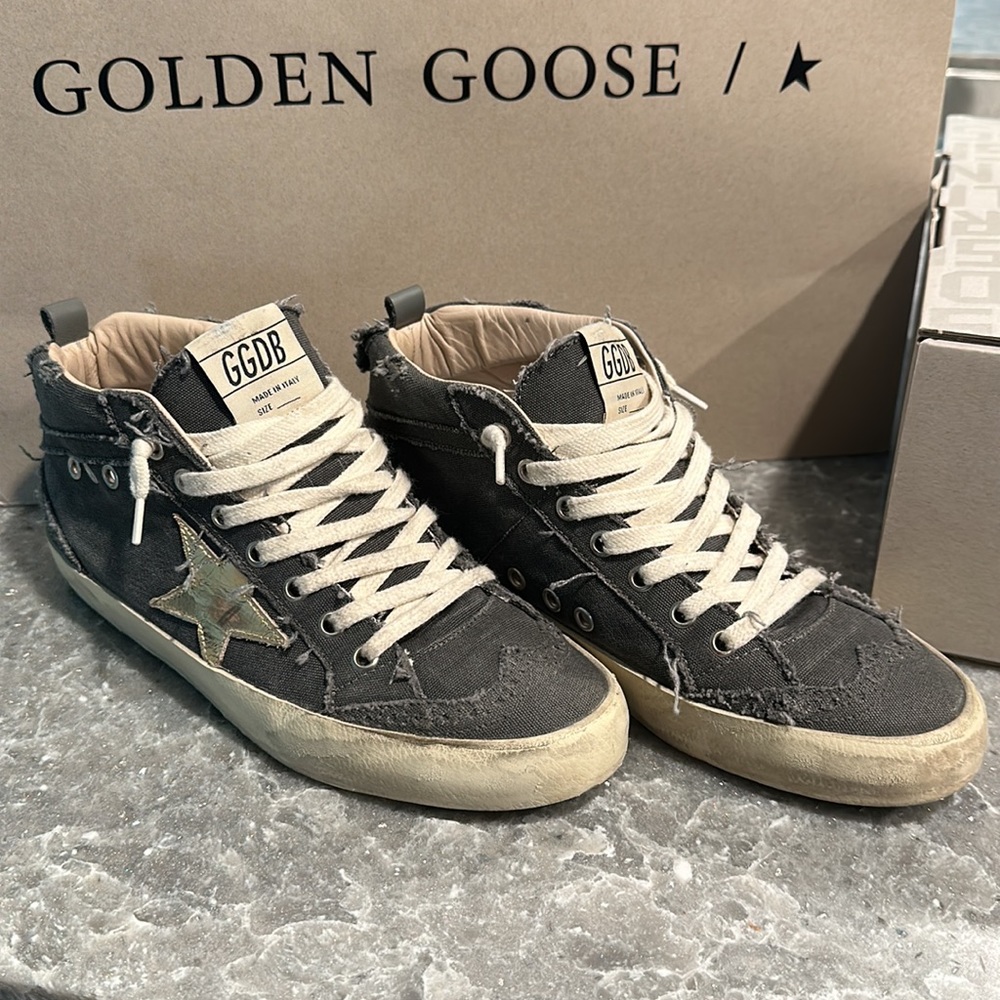 Women's Mid Star in charcoal canvas with gold star